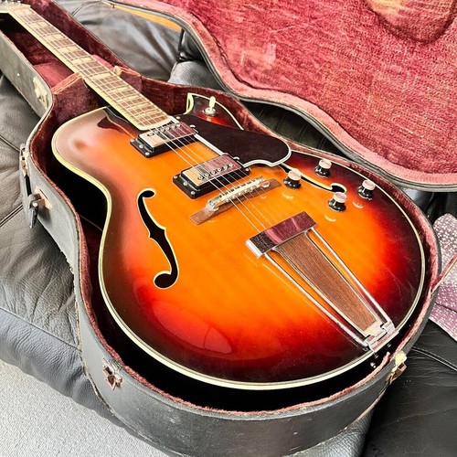 Corps creux guitare